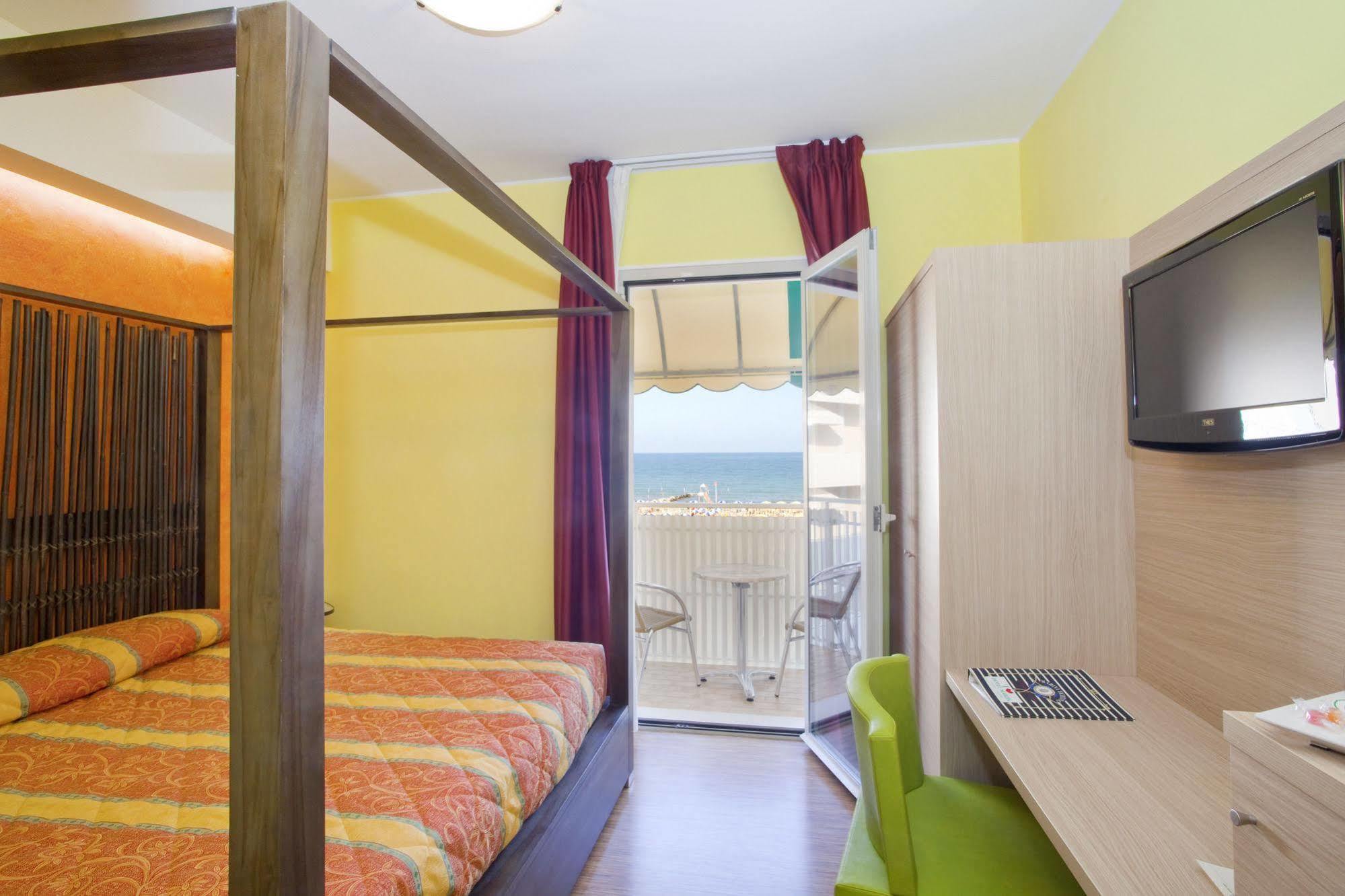 Hotel Marzia Holiday Queen Caorle Ngoại thất bức ảnh
